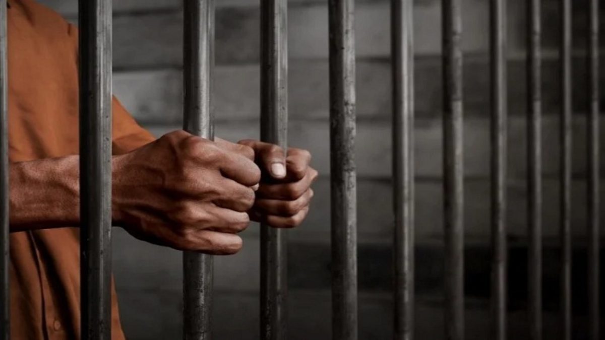 योगी जी ‘मौत’ बांट रही UP पुलिस! पैसा नहीं देने पर कैदी की पिटाई, जेल में फांसी लगाकर दी जान, जानिए प्रताड़ना से लेकर मौत की कहानी…