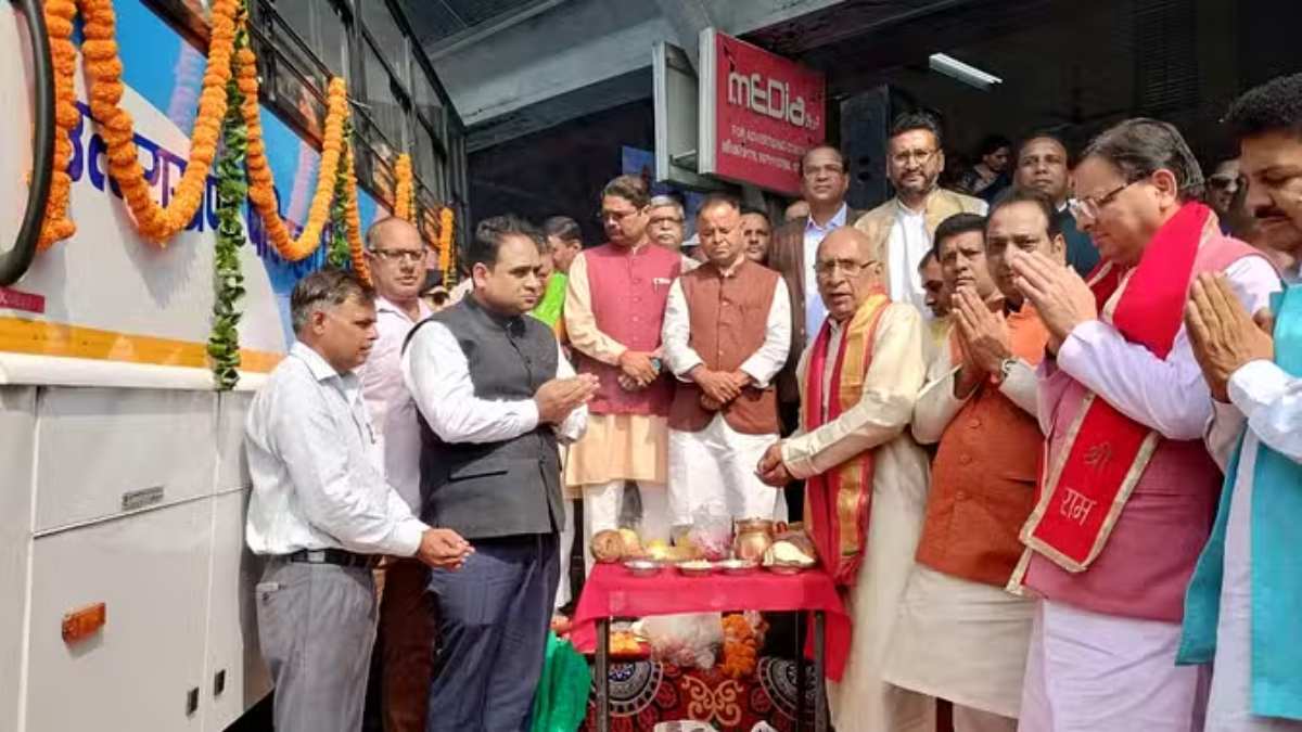 दूर-दराज के लोगों को मिलेगी यातायात की सुविधा, उत्तराखंड परिवहन निगम को मिली 130 नई बसें, CM धामी ने किया लोकार्पण