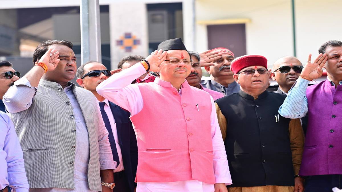 सीएम धामी ने सर्वेचौक पर किया 66 फीट ऊंचे राष्ट्र ध्वज स्मारक का लोकार्पण