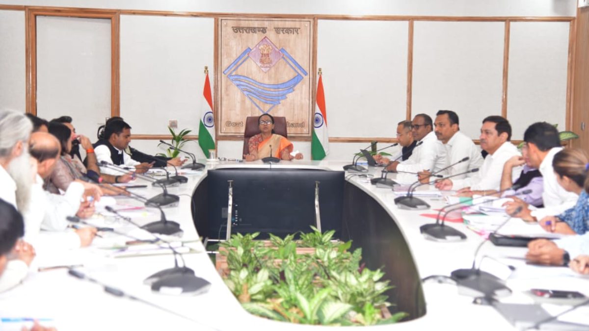 अनुमोदित प्रस्तावों पर शासनादेश जारी करने में देरी से मुख्य सचिव नाराज, समीक्षा बैठक में लगाई अधिकारियों की क्लास