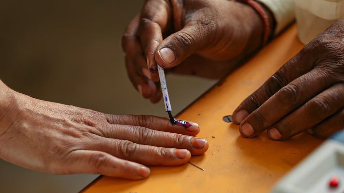 ‘लड़ाई से पहले ही लड़ाके ढेर’: UP में 54 उम्मीदवारों का नामांकन खारिज, जानिए आखिर क्या है इसकी वजह ?