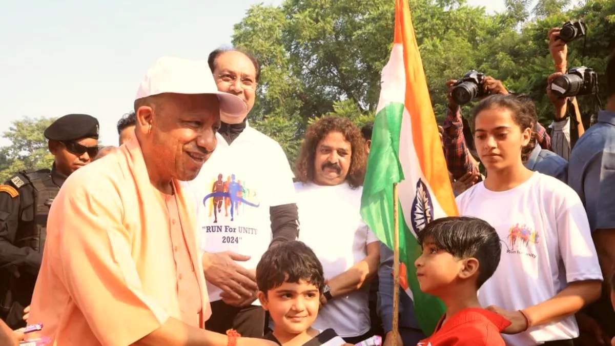 मुख्यमंत्री योगी आदित्यनाथ ने ‘रन फॉर यूनिटी’ को दिखाई हरी झंडी, कहा- हम सबको एक रहना होगा