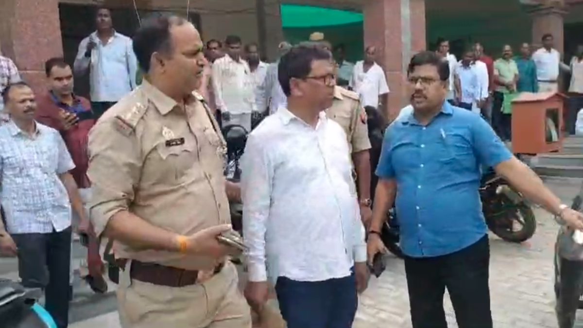 पकड़े गए ना… रिश्वत लेते रंगेहाथों पकड़ाया कानूनगो, पोखरे के पट्टे के लिए मांग रहा था पैसे, विजिलेंस ने धर दबोचा