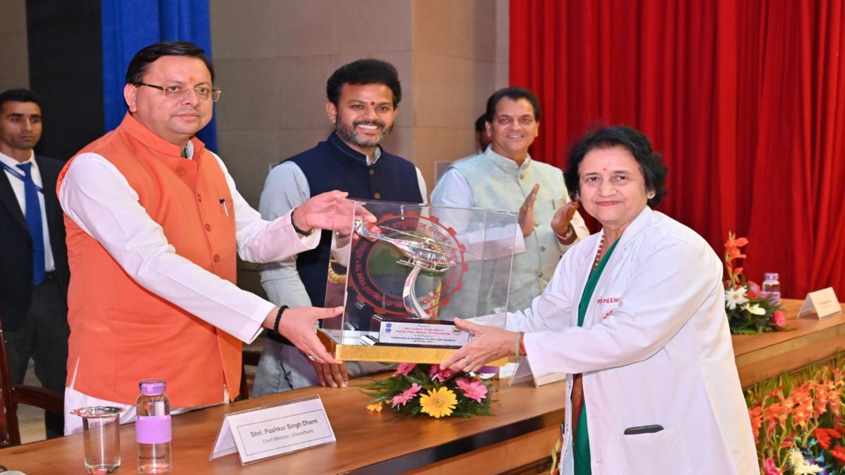 पीएम मोदी ने धन्वंतरि जयंती के अवसर पर देश की पहली हेली एम्बुलेंस सेवा का किया शुभारंभ