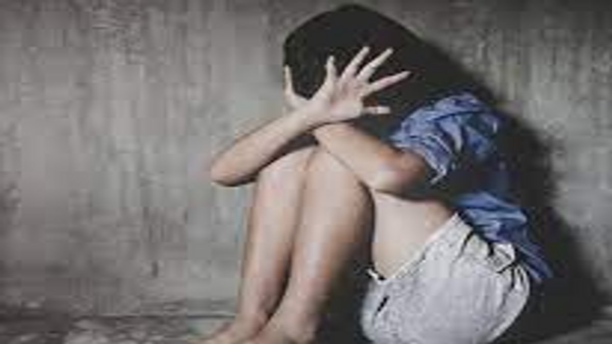ये बाप नहीं, दरिंदा है! पिता ने 11 साल की बेटी का किया रेप, मां ने पुलिस को सुनाई दिल दहला देने वाली Story…