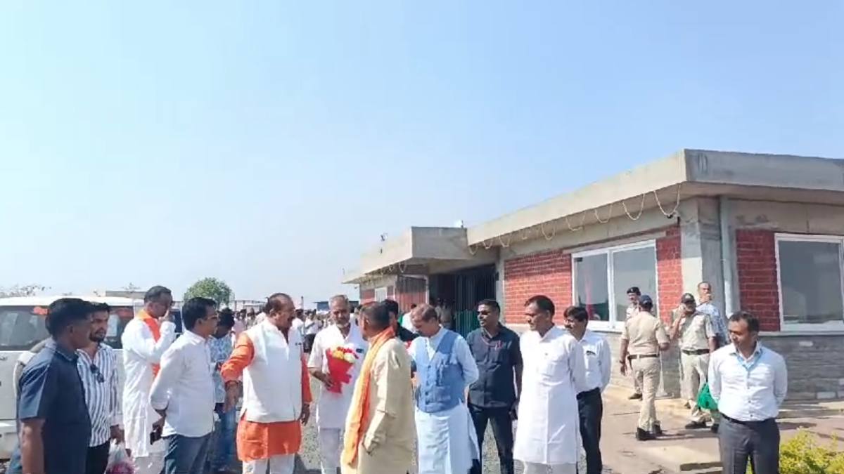 ‘प्लीज… मेरे से बात मत करना’, CM के आगमन के पहले आपस में भिड़े भाजपा विधायक, इस बात लेकर हुई तू तू, मैं मैं, VIDEO VIRAL