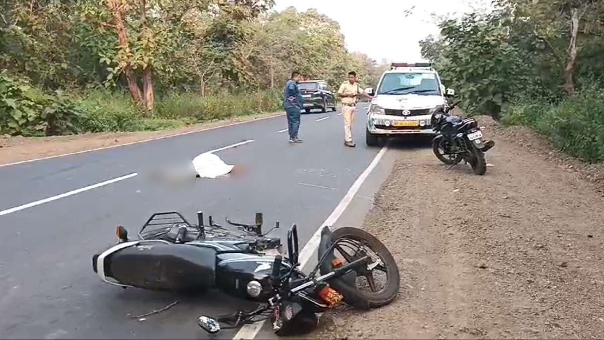 ओंकारेश्वर सड़क हादसे में एक मौतः बाइक सवार युवक को 4 पहिया वाहन ने मारी टक्कर, मौके पर ही तोड़ा दम