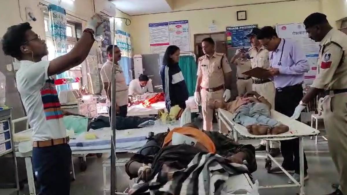 भीषण सड़क हादसाः ट्रैक्टर ट्राली पलटने से दो मौत, 15 घायल, कन्याकुमारी से त्यौहार मनाने आ रहे थे गांव