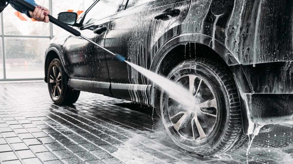 Car Washing Tips: कार धोते समय इन हिस्सों को रखें पानी से दूर, वरना हो सकता है भारी नुकसान…