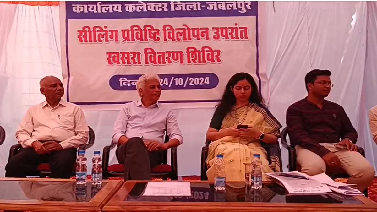 बरसों से अपने मकान में रह रहे बेगाने लोगों को राहतः कलेक्टर ने शिविर लगाकर शहरी सीलिंग से किया मुक्त