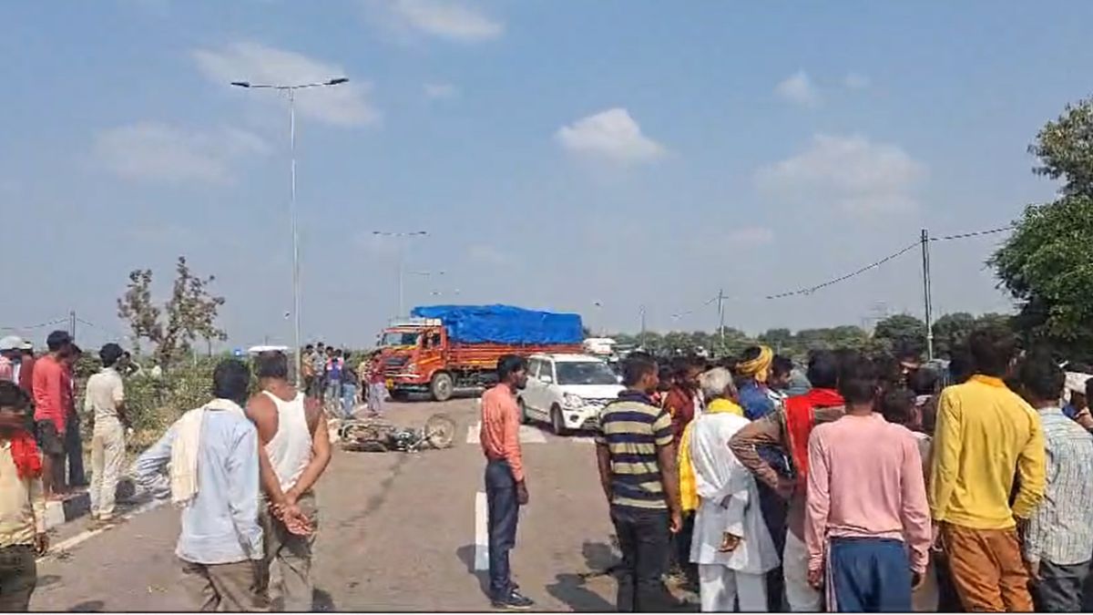 MP सड़क हादसे में दो मौतः छतरपुर में कार ने बाइक को मारी टक्कर, बाइक सवार ने तोड़ा दम, सीधी में बोलेरो में मोटरसाइकिल को लिया चपेट में, एक मौत, दो गंभीर