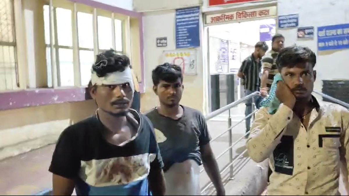 सार्वजनिक जगह पर पेशाब करने पर चाकू से हमलाः घायल तीन लोग अस्पताल में भर्ती, जांच में जुटी पुलिस