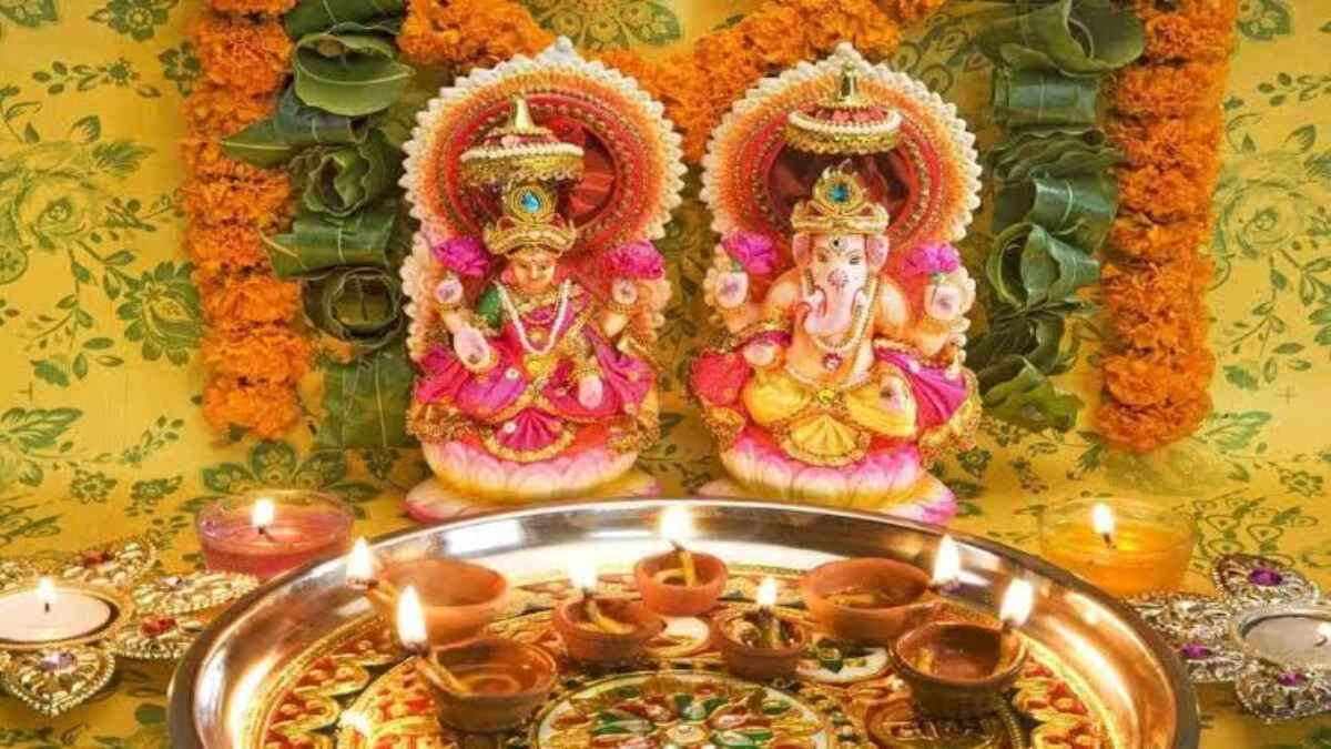 Diwali 2024:दिवाली पर लक्ष्मी की आरती गानी चाहिए या नहीं? मां लक्ष्मी की आरती को लेकर कई मान्यताएं हैं…