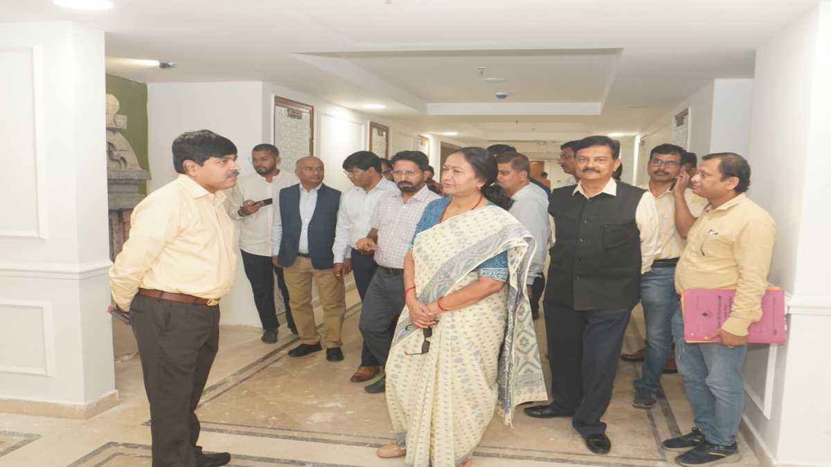 मुख्य सचिव राधा रतूड़ी ने नवनिर्मित उत्तराखण्ड निवास का किया दौरा, शुभारंभ की तैयारियों को लेकर दिए आवश्यक दिशा-निर्देश