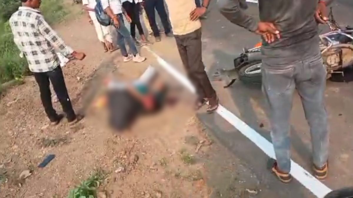 Road Accident: पिकअप और बाइक में भिड़ंत, हादसे में 1 की मौत, गुस्साई भीड़ ने ड्राइवर को पीटा