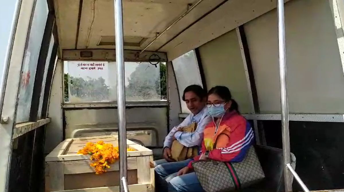 सृष्टि की पार्थिव देह एयर एम्बुलेंस से सतना पहुंचीः हवाई पट्टी से शव वाहन से मैहर रवाना