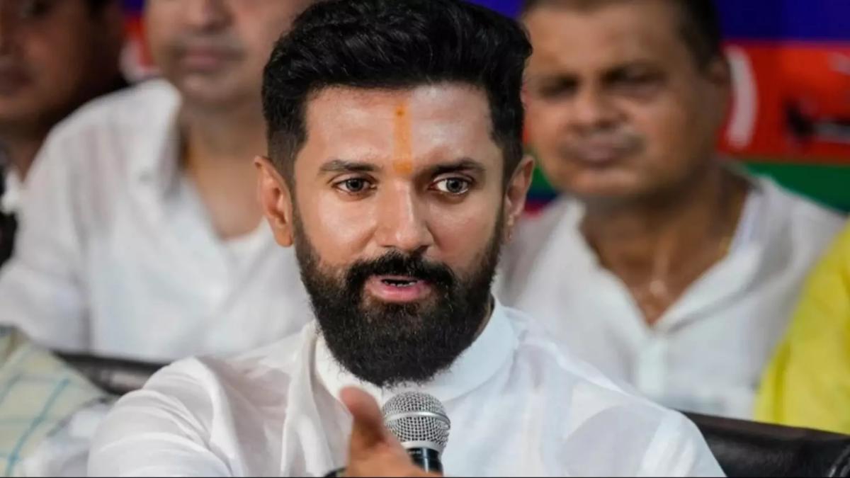 चिंता बढ़ा रहे चिरागः उपचुनाव से पहले मोदी के ‘हनुमान’  ने BJP को दिया बड़ा झटका, UP की इन 2 सीटों पर ठोका दावा…