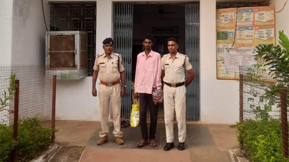 CG Crime News: भतीजे का खिलौना तोड़ने पर चाचा ने  पड़ोस के मासूम को बेरहमी से पीटा, सुनसान जगह पर छोड़ा मरने…