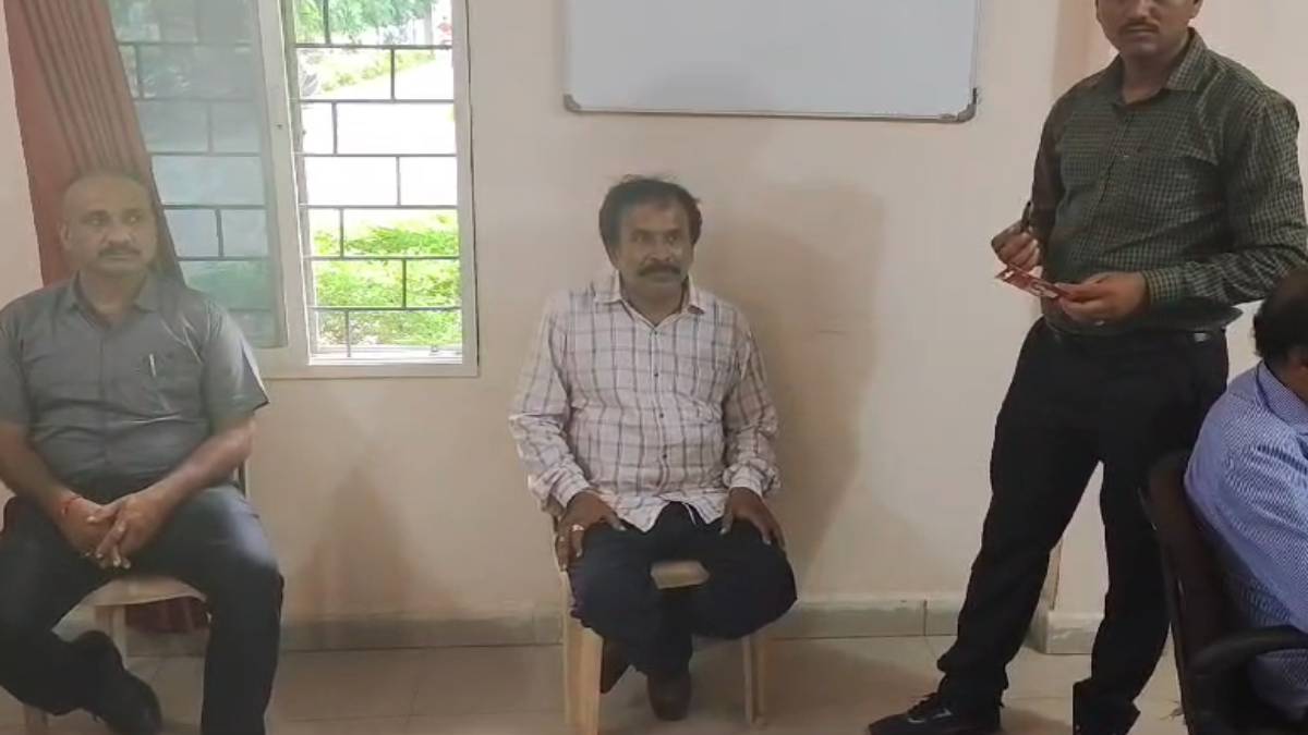 एक तीर से 2 निशाना: पंचायत समन्वयक अधिकारी 3 हजार की रिश्वत लेते गिरफ्तार, दूसरा ऑफिसर भी पाया गया दोषी, जानें किस एवज में मांगी घूस