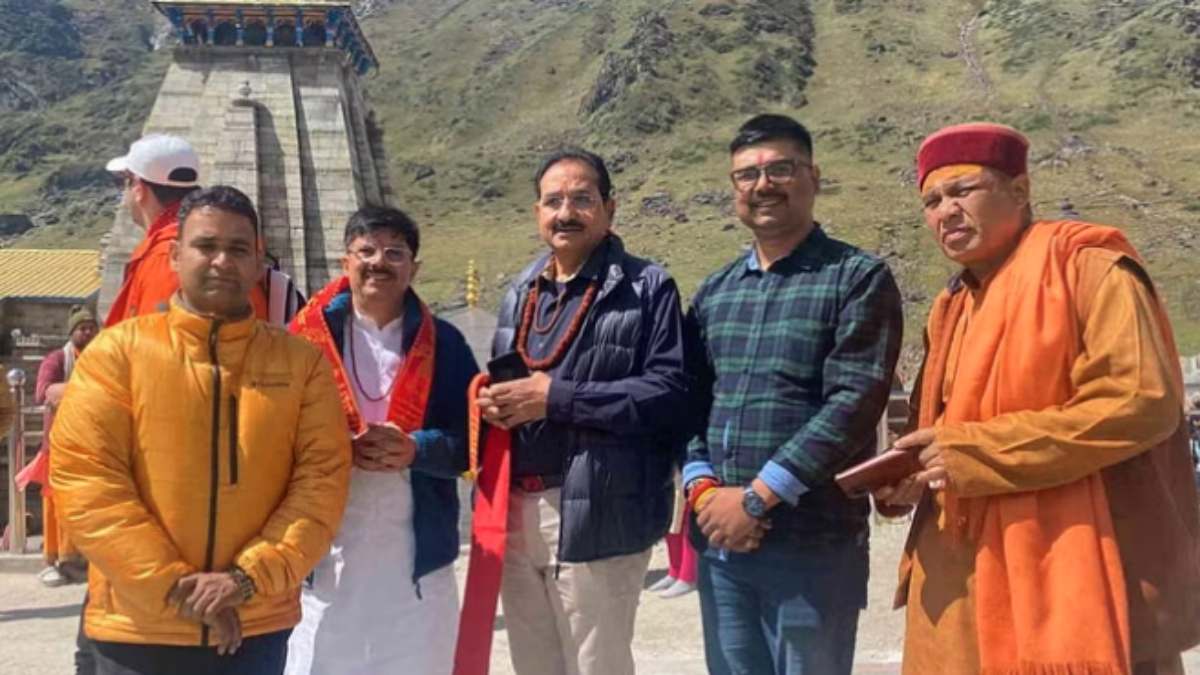 Uttarakhand News: ‘बाबा केदारनाथ’ के शरण में पहुंचे PM के भाई पंकज मोदी, दर्शन कर लिया आशीर्वाद