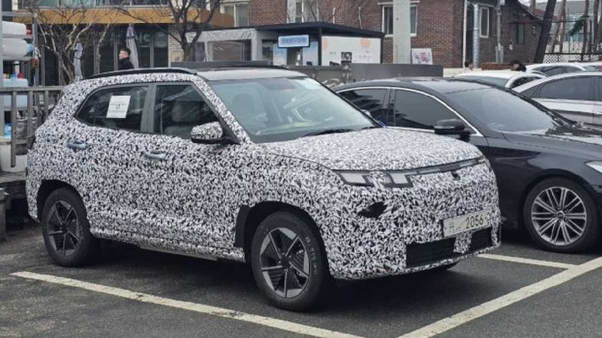 Hyundai Creta EV: इलेक्ट्रिक अवतार में आने वाली है Creta और Carens EV, टेस्टिंग के दौरान वाराणसी में एक साथ हुई स्पॉट…