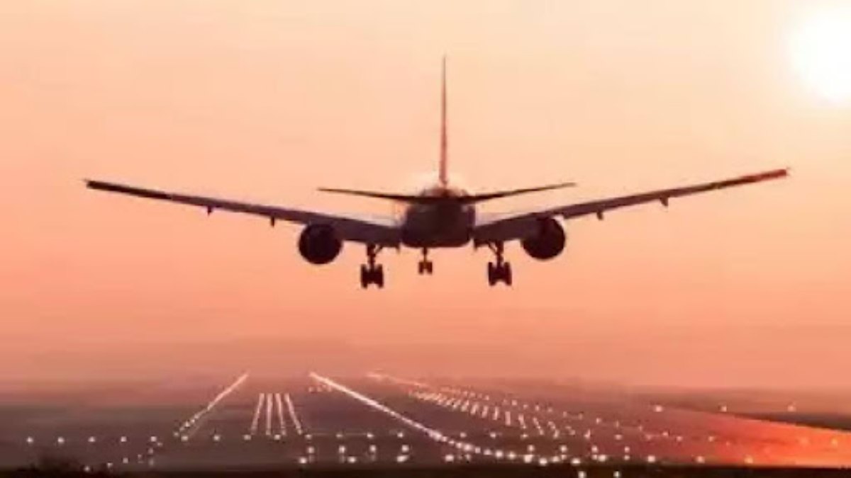 बाल-बाल बची कई जिंदगीः फ्लाइट के टेकओवर होने से पहले मिली बम होने की धमकी, मची अफरा-तफरी, फिर…