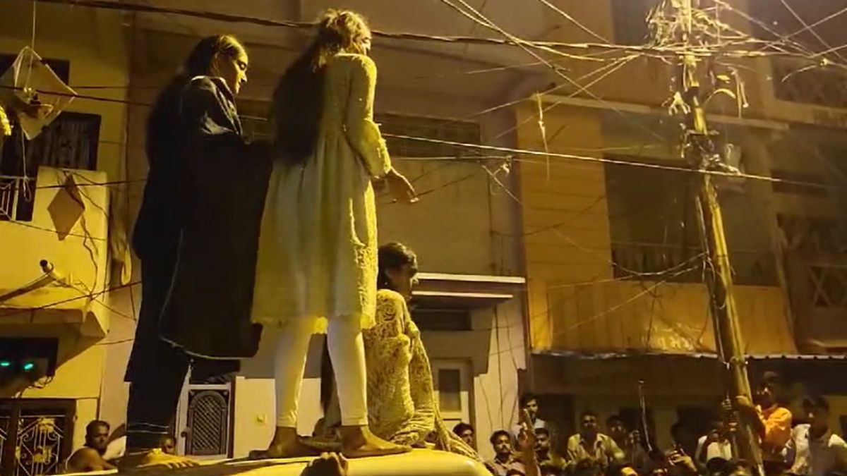 गरबा देखकर लौट रही महिला से मस्जिद के पास  छेड़छाड़ः विशेष समुदाय के 7 के खिलाफ मामला दर्ज