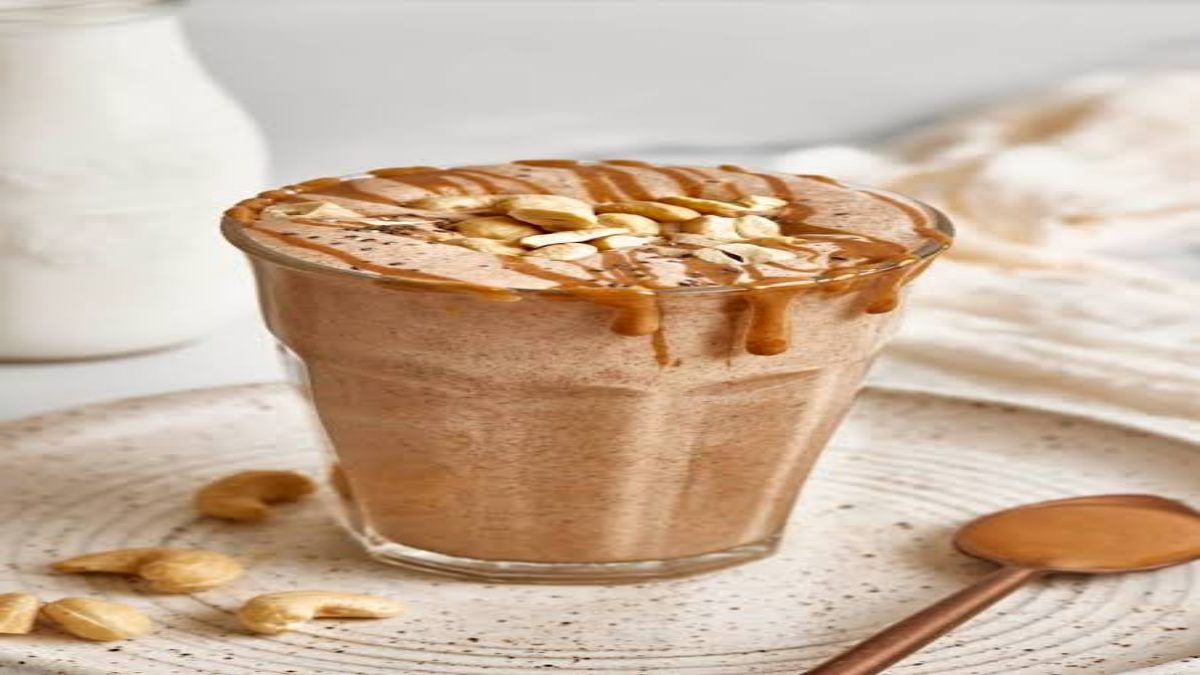 International coffee day recipe: कॉफी लवर है तो एक बार जरूर बनाएं पीनट बटर बनाना कॉफी स्मूदी…