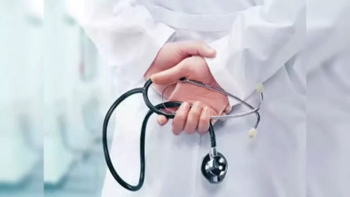 UP के 4 जिलों में तैनात किए गए नए CMO: सचिव ने जारी किया आदेश, जानें किसे मिली कहां की जिम्मेदारी