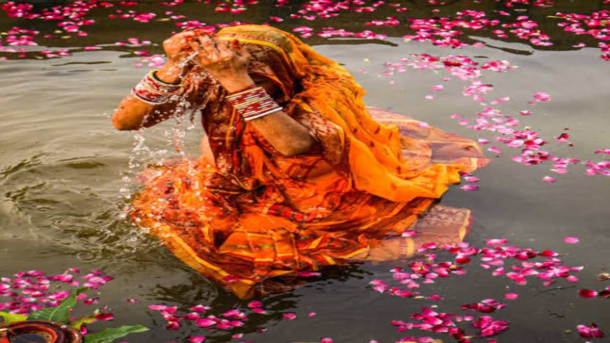 Sharad Purnima पर गंगा स्नान का महत्व: आप भी नहीं जा पा रहे गंगा के तट, तो ऐसे मिलेगा पुण्य…