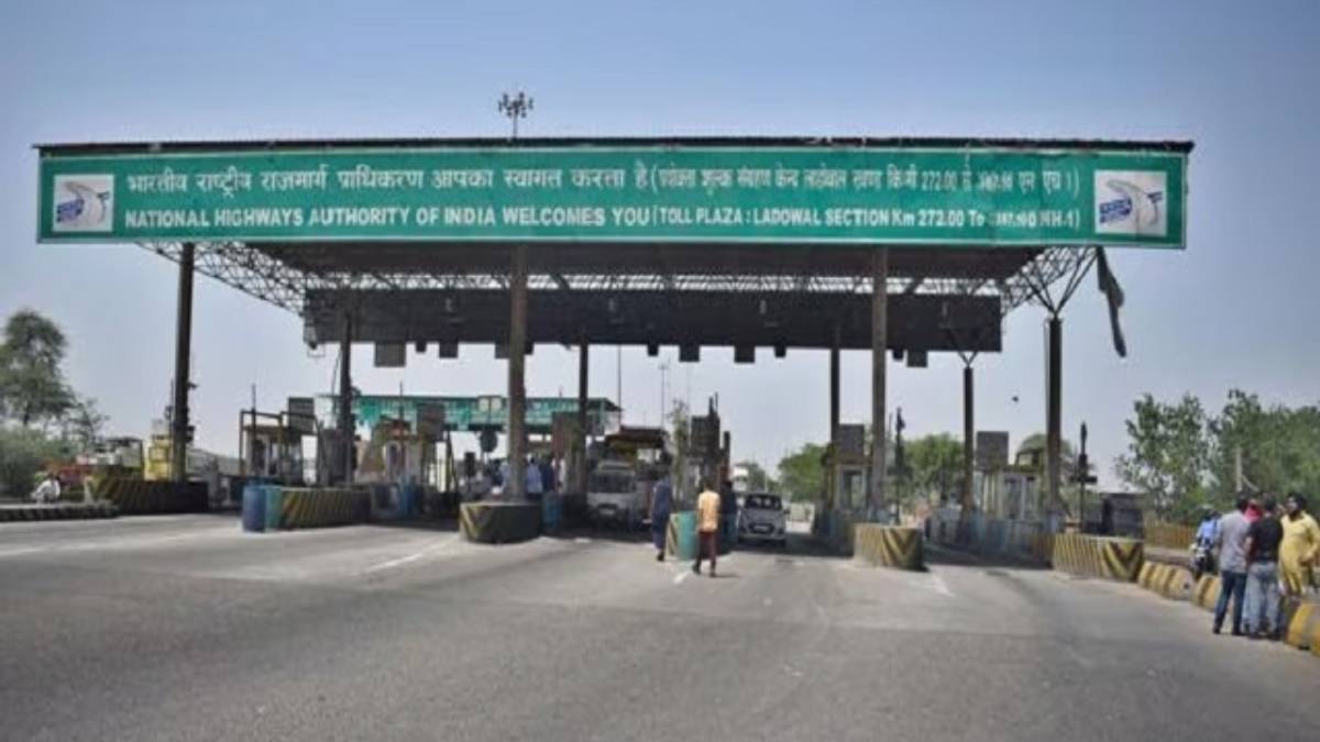 किसानों ने विरोध में इस महंगे टोल प्लाजा को कराया फ्री, जानिए आगे की रणनीति…