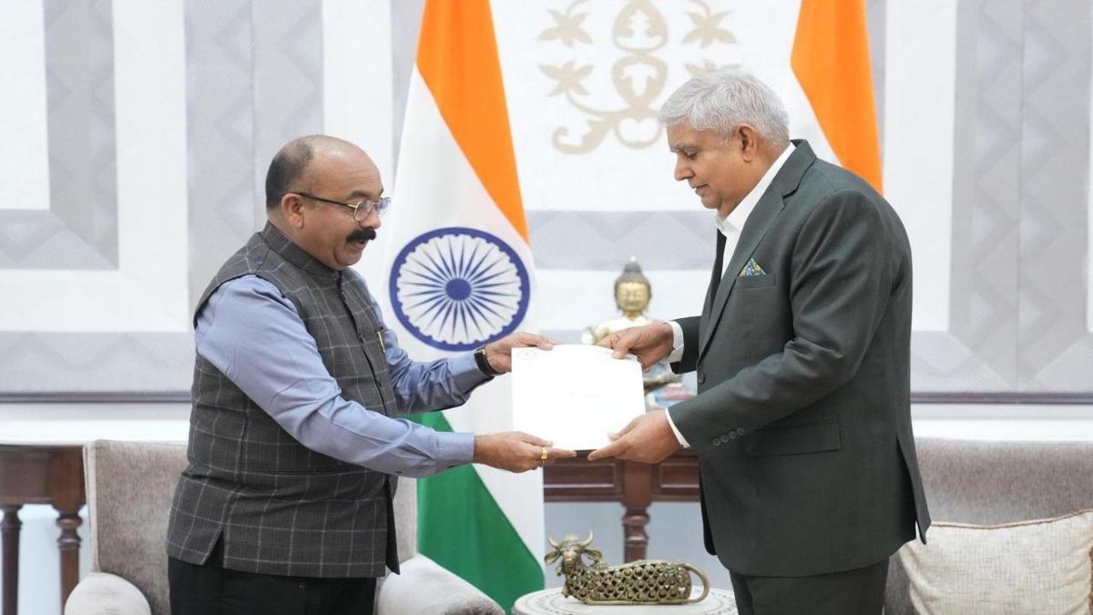 Chhattisgarh Rajyotsava: उप राष्ट्रपति जगदीप धनखड़ से डिप्टी सीएम अरुण साव ने की भेंट, राज्योत्सव में किया आमंत्रित