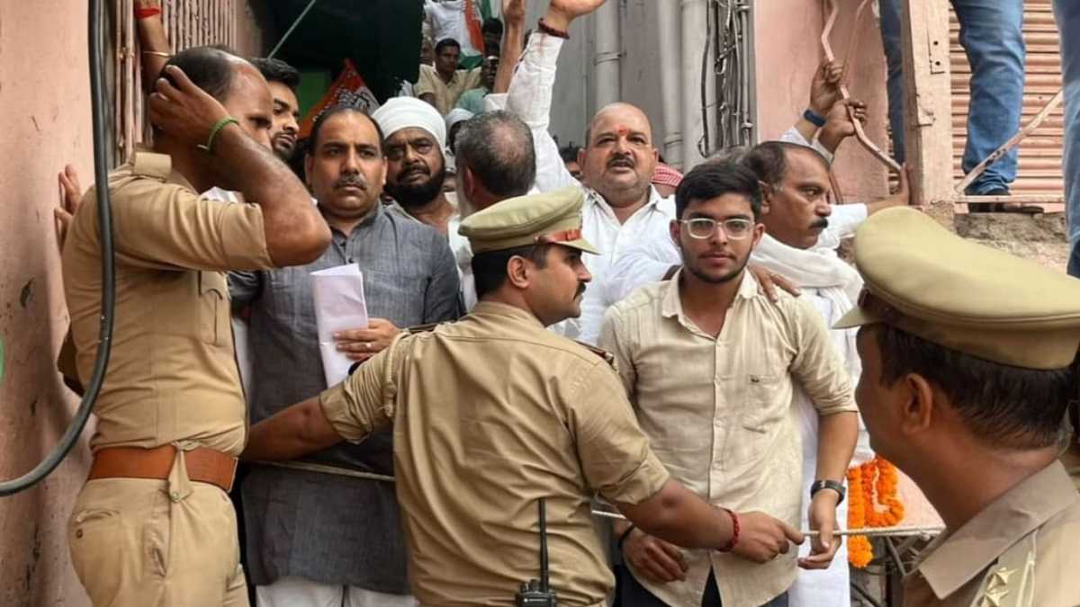 ये कैसा शासन-प्रशासन! अपनी मांगों को लेकर PM मोदी से मिलने जा रहे थे कांग्रेसी, पुलिस ने रास्ते में ही…