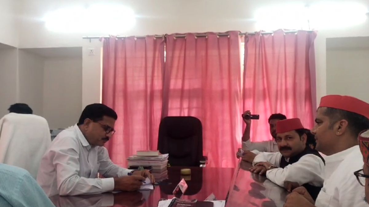बुधनी की जनता किसका करेगी राजतिलक? सपा प्रत्याशी  ने दाखिल किया नामांकन, कहा- आक्रोश में है किसान