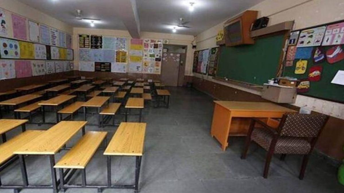 बच्चे नहीं तो वेतन नहींः 1276 स्कूलों की सूची तैयार कर शिक्षा विभाग ने सभी शिक्षकों का रोकी सैलरी, जानिए क्यों की गई कार्रवाई?
