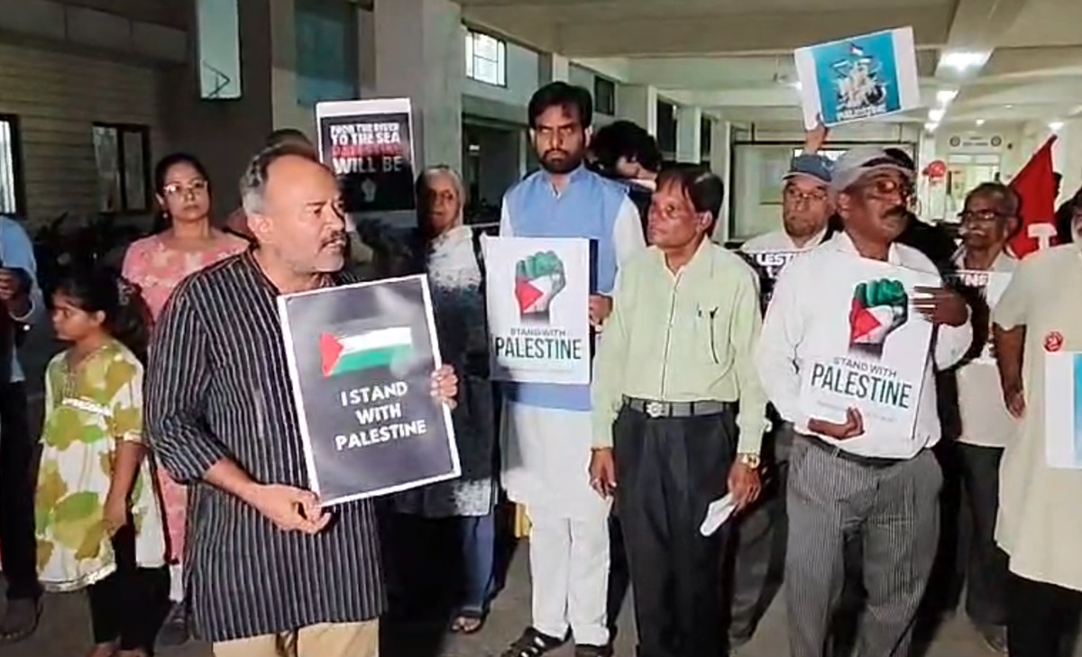 इंदौर में फिलिस्तीन के समर्थन में प्रदर्शन, इजराइल के साथ व्यापार बंद करने की PM मोदी से मांग, ACP को दिया ज्ञापन