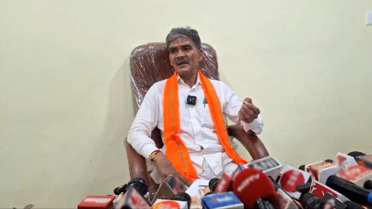 बेटे पर FIR को लेकर विधायक ईश्वर साहू की प्रेस कांफ्रेंस: पुलिस पर लगाये गंभीर आरोप, कहा- जांच किए बिना SC/ST एक्ट के तहत किया गया केस दर्ज