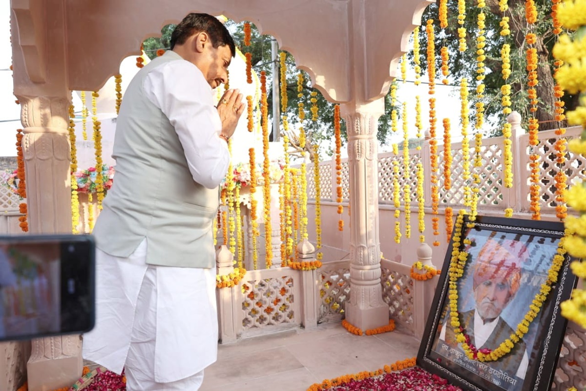 VD शर्मा के गांव में CM डॉ. मोहन: प्रदेश अध्यक्ष के स्व. पिता अमर सिंह दंडोतिया अस्पताल का किया शुभारंभ, मां का लिया आशीर्वाद, क्षेत्र को दी विकास कार्यों की सौगात