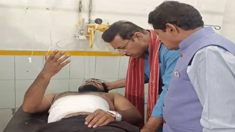 Rajasthan News: मंदिर जागरण में चाकूबाजी, 8 घायल, गुस्साए लोगों ने किया हाईवे जाम, देर रात मुलाकात करने पहुंचे कैबिनेट मंत्री राज्यवर्धन राठौड़