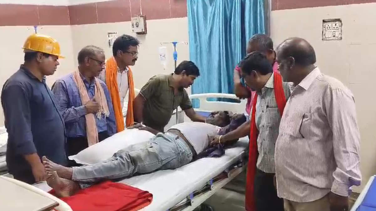 एसईसीएल गेवरा खदान में देर रात डंपर फिसलकर खदान में गिरा, कांच तोड़कर बचाई चालक की जान