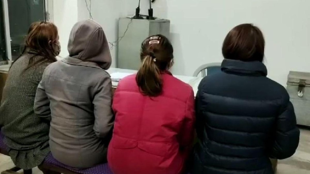 भुवनेश्वर : सैलून और स्पा सेंटर पर छापेमारी,  स्पा से छुड़ाए जाने के बाद महिला ने कहा उसे अवैध काम करने के लिए मजबूर किया गया