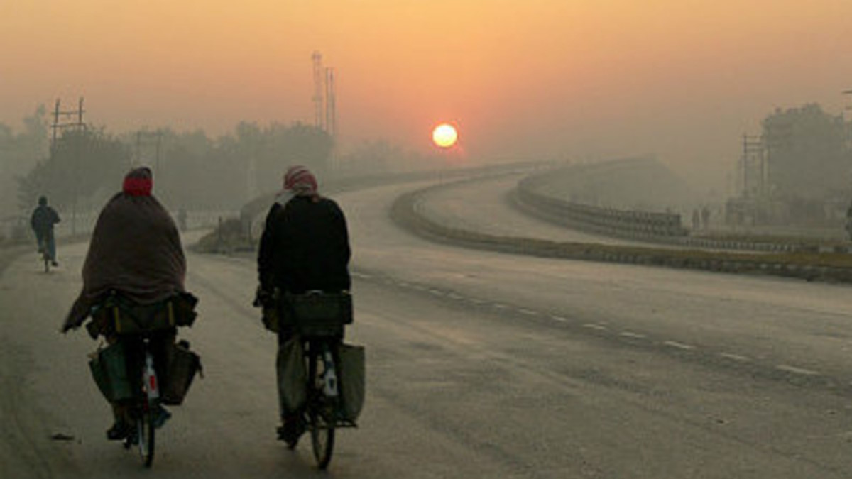 UP WEATHER NEWS : प्रदेश में अब महसूस हो रही ठिठुरन, जानिए कैसा रहने वाला है मौसम
