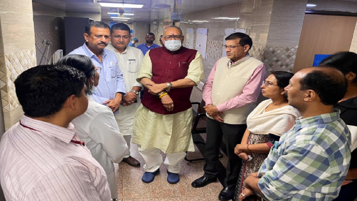 Sharda Sinha Health: शारदा सिन्हा की हालत नाजुक, AIIMS पहुंचे गिरिराज सिंह ने डॉक्टर और परिजनों से की मुलाकात