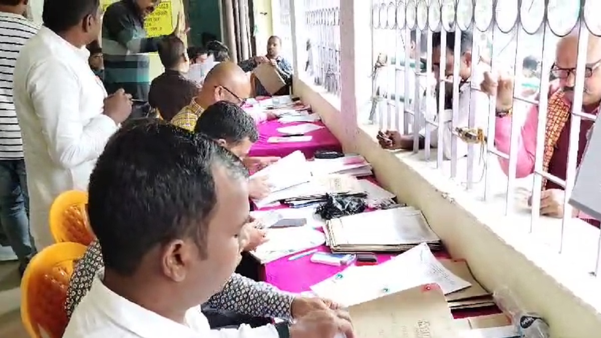 Gopalganj News: गोपालगंज में पैक्स चुनाव को लेकर 49 अभ्यर्थियों ने दाखिल किया अपना नामांकन