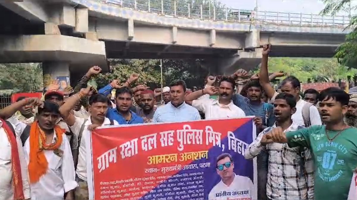 Bihar News: सीएम हाउस के बाहर प्रदर्शन कर रहे ग्राम रक्षा दल को पुलिस ने खदेड़ा, जानें क्या हैं उनकी मांगे?