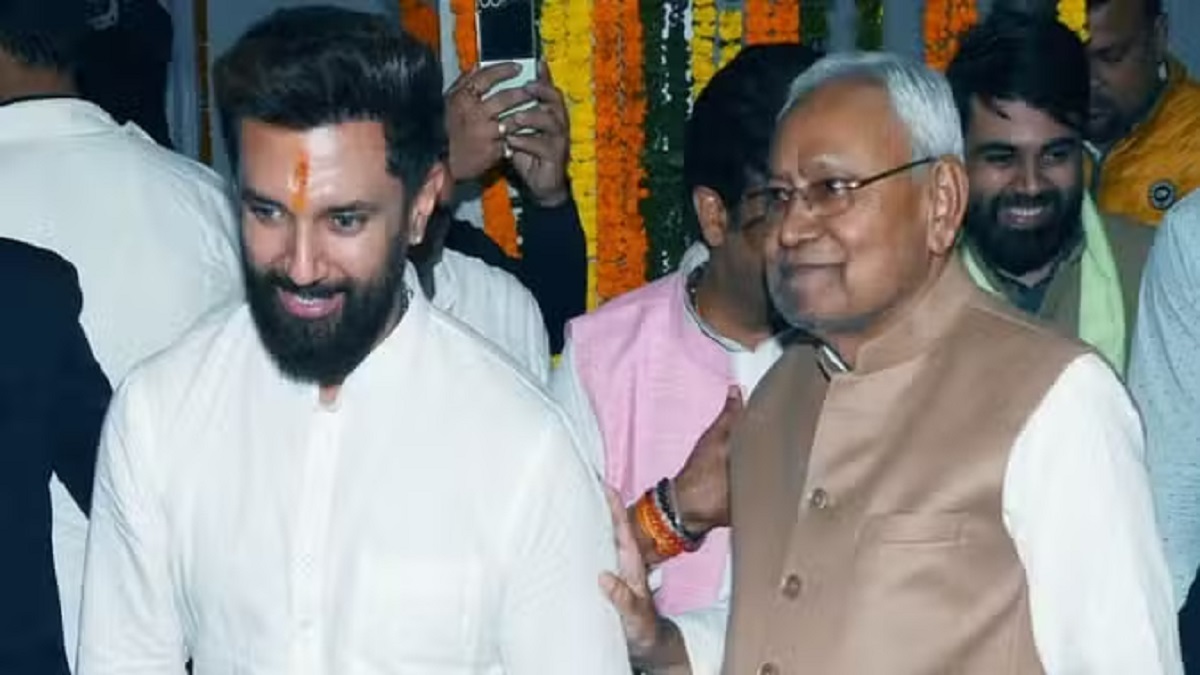 LJP(R) के कार्यालय पहुंचे सीएम नीतीश, चिराग पासवान को दी पार्टी स्थापना दिवस की बधाई