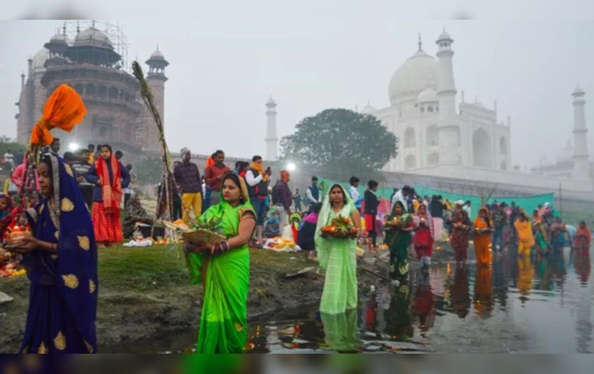 Chhath Puja 2024: IPS आशीष कुमार का कमाल, फ्रेंच बोलने वाले 54 देशों तक पहुंचाई छठ पूजा की गूंज