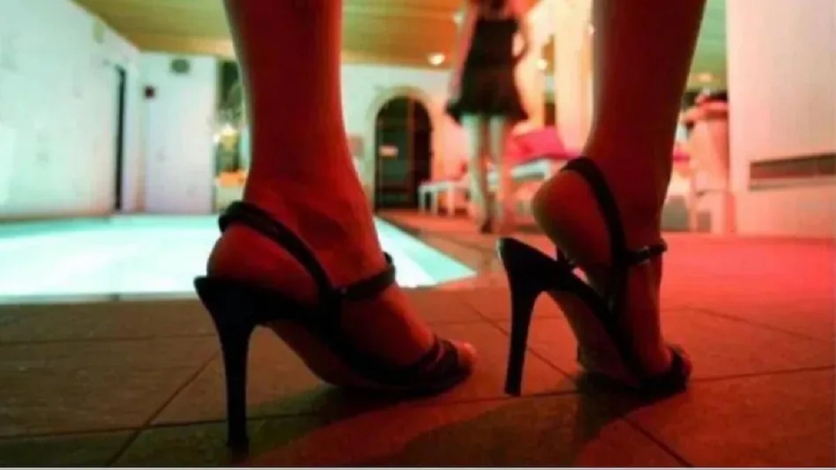 Jehanabad Sex Racket: जहानाबाद में बड़े सेक्स रैकेट का भंडाफोड़, आपत्तिजनक हाल में मिले 14 लड़के और लड़कियां गिरफ्तार