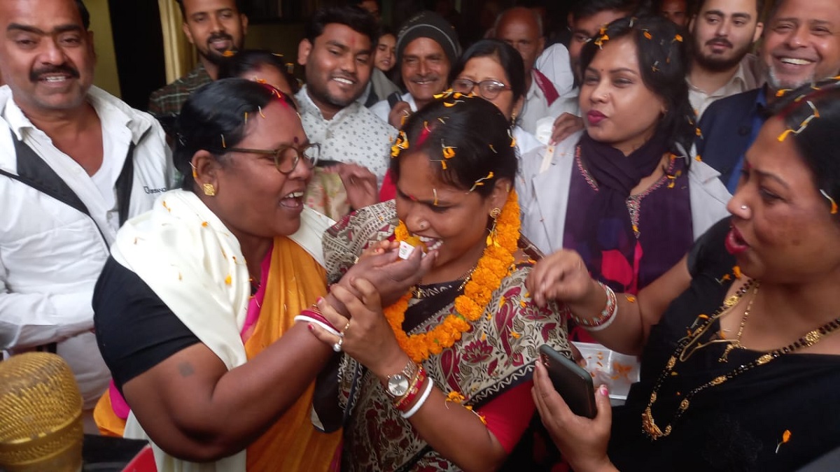 इमामगंज की पहली महिला विधायक ने समर्थकों के साथ मनाया जीत का जश्न, MLA बनते ही दीपा मांझी ने जनता से किया ये वादा