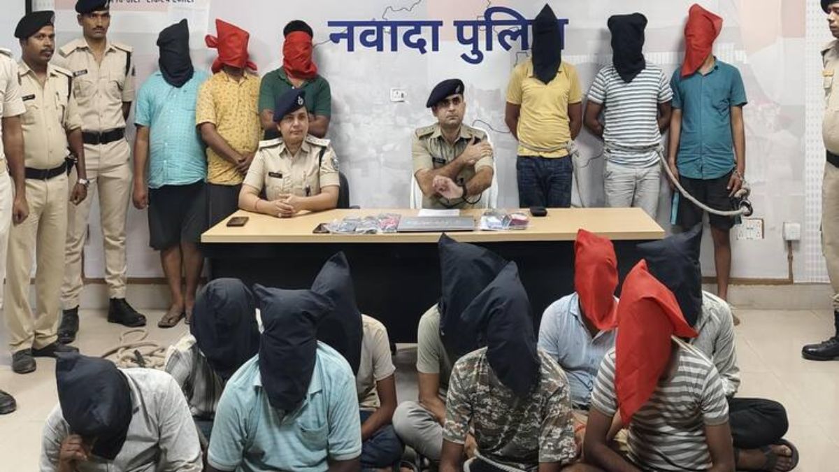 Nawada News: साइबर ठगों के बड़े गिरोह का भंडाफोड़, 16 गिरफ्तार, भोले-भाले लोगों को बनाते थे अपना शिकार